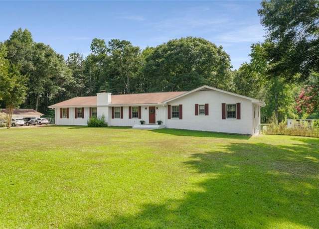 Property at 151 County Line Rd, Fayetteville, GA 30215, 3 beds, 2 baths
