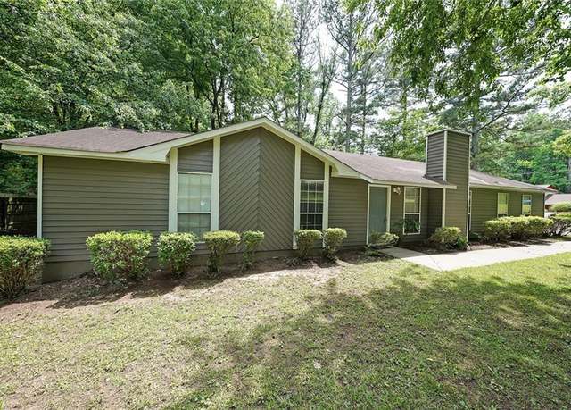 Property at 5807 Christopher Ln, Lithonia, GA 30058, 3 beds, 2 baths
