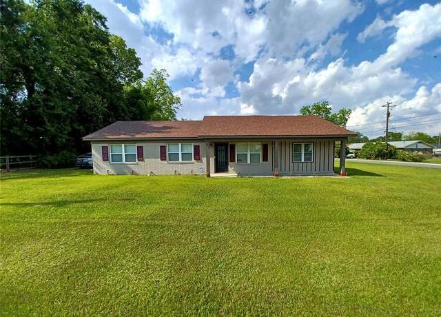 Property at 156 E Geer St, Colquitt, GA 39837, 3 beds, 2 baths