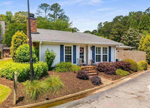 Property at 1140 Moorestown Cir, Decatur, GA 30033, 3 beds, 2 baths