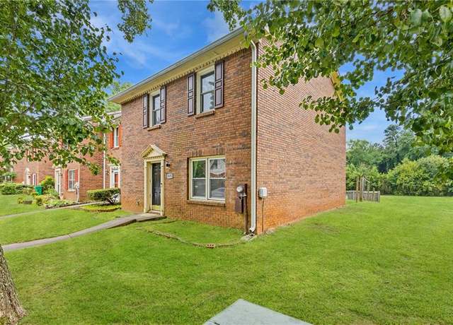 Property at 4691 Shumate Dr, Stone Mountain, GA 30083, 3 beds, 2.5 baths