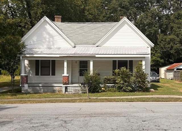 Property at 18 E New St, Winder, GA 30680, 4 beds, 2 baths