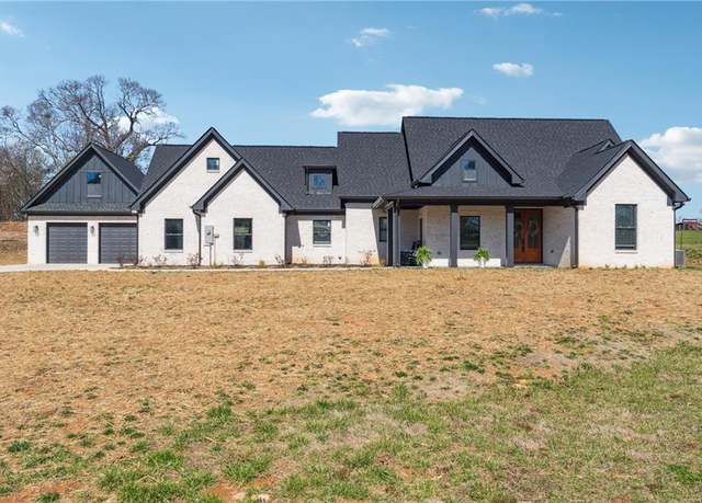 Property at 4425 Clarks Bridge Rd, Gainesville, GA 30506, 4 beds, 3.5 baths