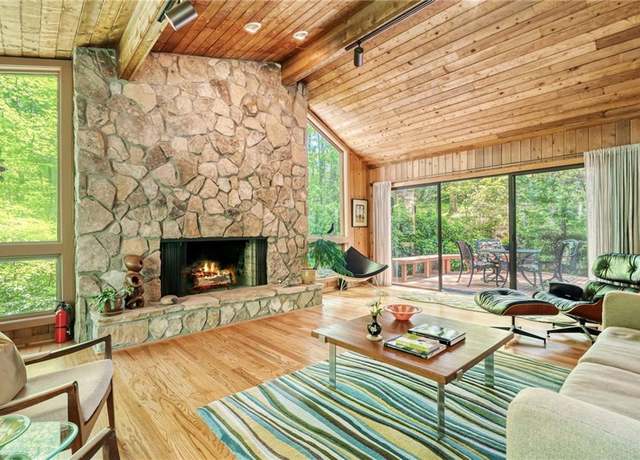 Property at 2208 Guinevere Way NE, Atlanta, GA 30345, 3 beds, 2.5 baths
