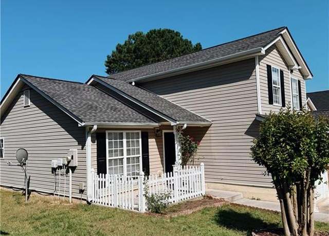 Property at 2315 Oakland Spring Dr, Snellville, GA 30039, 3 beds, 2.5 baths