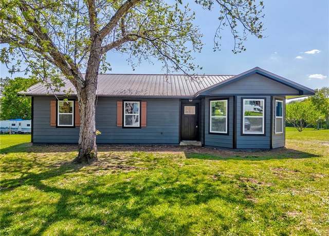 Property at 1194 Fairview Rd NW, Calhoun, GA 30701, 3 beds, 2 baths
