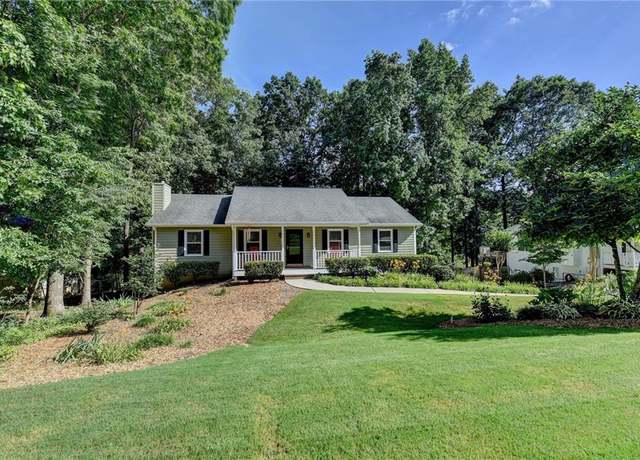 Property at 1990 Holly Cove Rd, Cumming, GA 30040, 4 beds, 3 baths