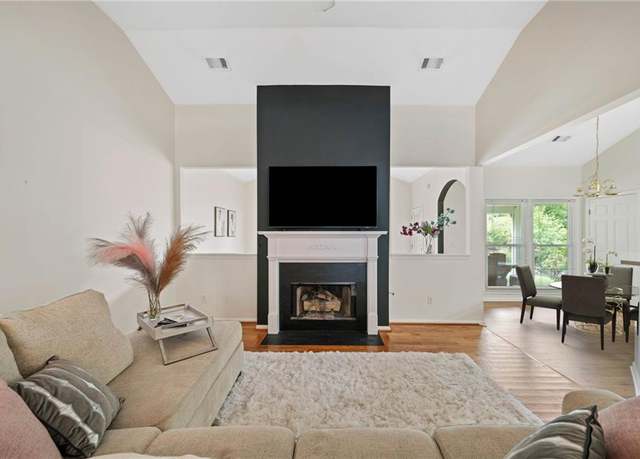 Property at 1595 Hill Crossing Ct, Grayson, GA 30017, 3 beds, 2 baths
