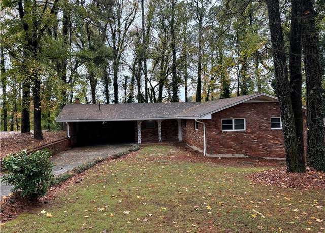Property at 2820 Arlington Rd, Atlanta, GA 30344, 3 beds, 2 baths