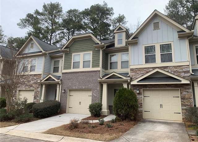 Property at 3312 Erin Cir, Decatur, GA 30032, 3 beds, 2.5 baths