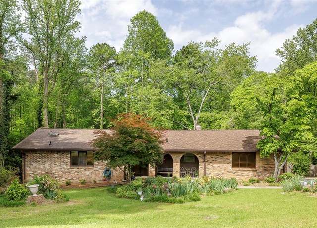 Property at 2425 Maclaren Cir, Dunwoody, GA 30360, 3 beds, 3 baths