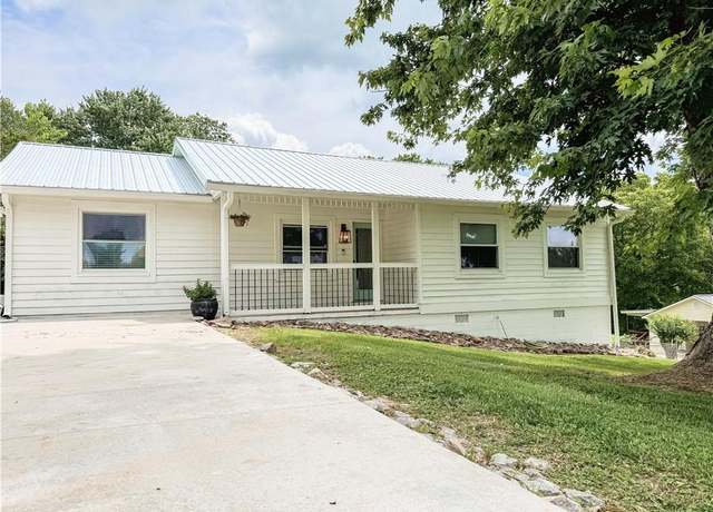 Property at 3905 Hunt Dr SE, Gainesville, GA 30507, 3 beds, 2 baths
