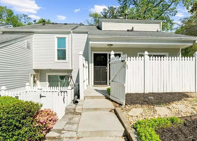 Property at 2693 Greentree Dr SE, Marietta, GA 30067, 2 beds, 1.5 baths