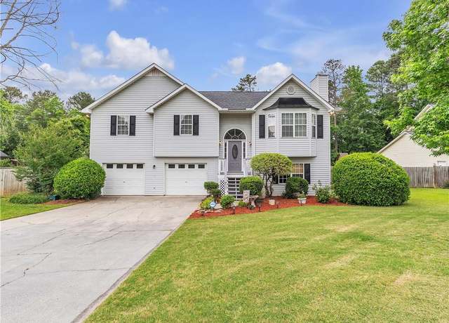 Property at 221 Wildwood Cir SE, Calhoun, GA 30701, 4 beds, 2.5 baths
