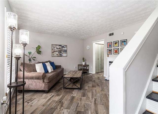 Property at 3251 Abbeywood Dr, Decatur, GA 30034, 2 beds, 1.5 baths