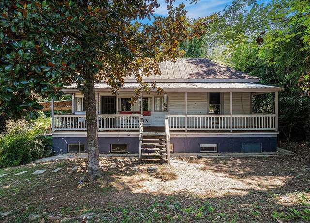 Property at 1455 E Broad St, Athens, GA 30601, 5 beds, 3 baths