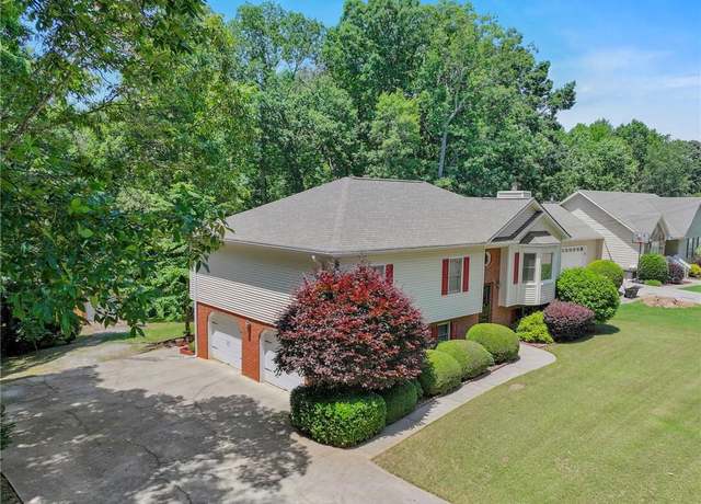 Property at 4654 Fox Forrest Dr, Flowery Branch, GA 30542, 4 beds, 3 baths