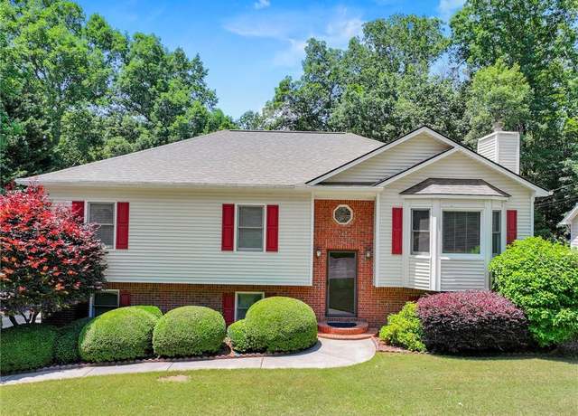 Property at 4654 Fox Forrest Dr, Flowery Branch, GA 30542, 4 beds, 3 baths