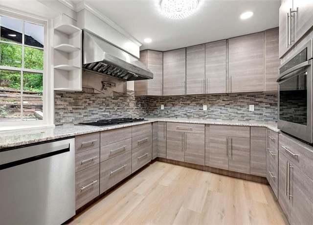 Property at 2828 Cloverhurst Dr, Atlanta, GA 30344, 4 beds, 3 baths