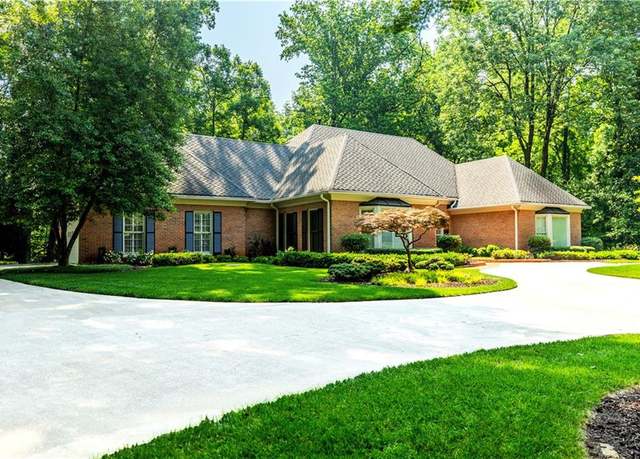 Property at 3030 Spalding Dr, Sandy Springs, GA 30350, 3 beds, 3 baths