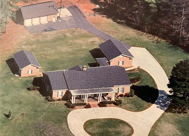 Property at 3355 Smithtown Rd, Suwanee, GA 30024, 5 beds, 4.5 baths