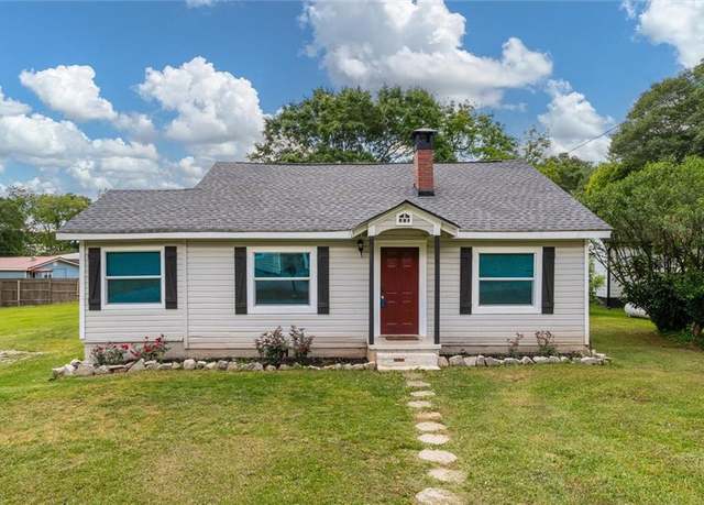 Property at 205 Mara St, Carrollton, GA 30117, 3 beds, 2 baths