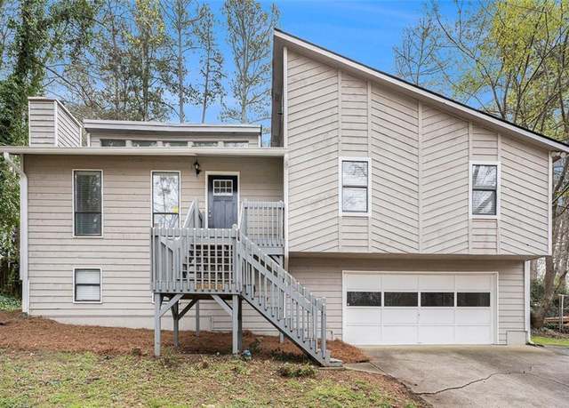 Property at 3807 Memorial Pkwy NW, Kennesaw, GA 30152, 3 beds, 2 baths