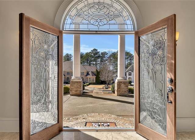 Property at 426 Lanesborough Dr, Marietta, GA 30064, 5 beds, 5.5 baths