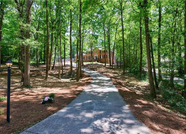 Property at 1348 Timberland Dr SE, Marietta, GA 30067, 8 beds, 5.5 baths