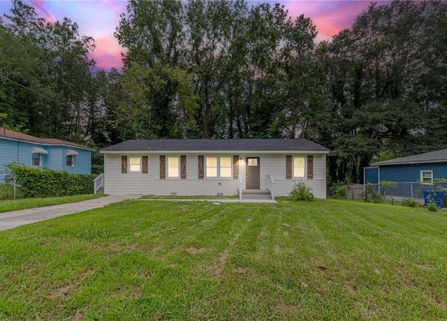 Property at 2811 Mango Cir NW, Atlanta, GA 30318, 3 beds, 2 baths