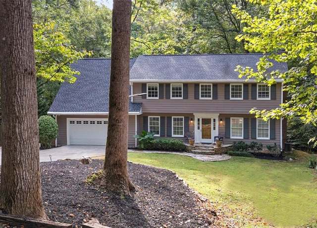 Property at 10555 Shallowford Rd, Roswell, GA 30075, 4 beds, 2.5 baths