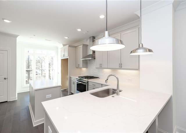 Property at 352 Olmstead Way #28, Alpharetta, GA 30022, 2 beds, 2.5 baths