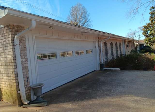 Property at 2479 Kingsland Dr, Dunwoody, GA 30360, 3 beds, 2 baths