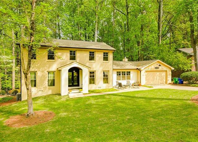 Property at 2433 Helmsdale Dr NE, Atlanta, GA 30345, 6 beds, 4.5 baths