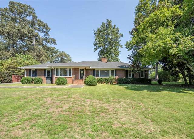 Property at 112 College Cir, Cedartown, GA 30125, 3 beds, 2 baths