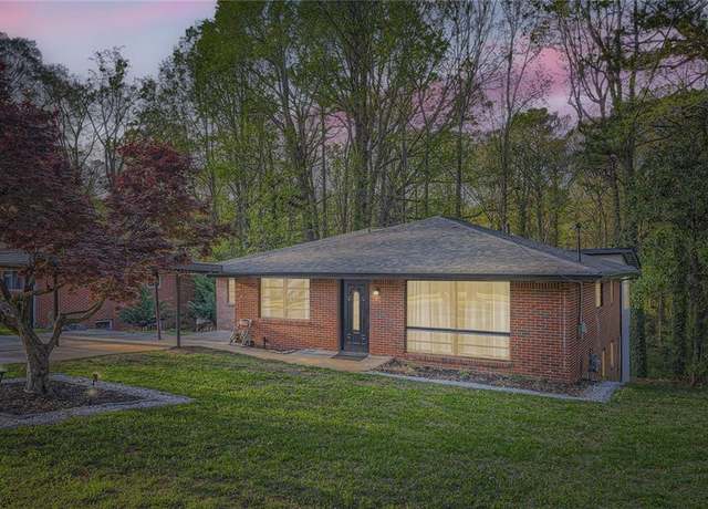 Property at 2875 Oldknow Dr NW, Atlanta, GA 30318, 4 beds, 2.5 baths