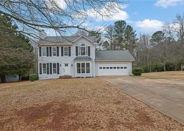 Property at 4022 Crabapple Dr, Gainesville, GA 30507, 3 beds, 2.5 baths