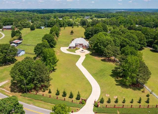 Property at 3030 Berry Rd, Loganville, GA 30052, 4 beds, 3.5 baths