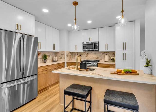 Property at 1015 Creatwood Cir SE, Smyrna, GA 30080, 2 beds, 2 baths