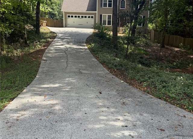 Property at 6732 Willowbrook Trail Trl, Flowery Branch, GA 30542, 4 beds, 2.5 baths