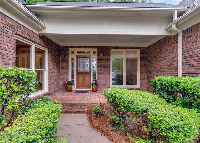 Property at 9395 Clublands Dr, Alpharetta, GA 30022, 3 beds, 2.5 baths