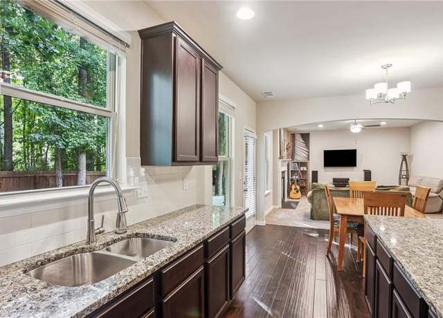 Property at 3051 Powder Way SW, Marietta, GA 30008, 4 beds, 2.5 baths