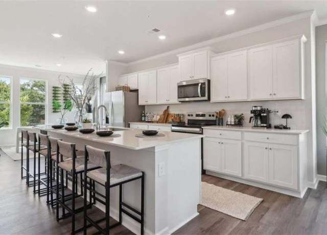 Property at 218 College Cir #1012, Hapeville, GA 30354, 3 beds, 3.5 baths
