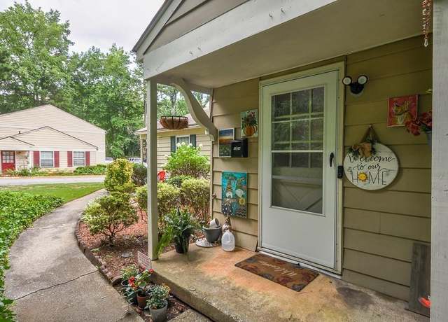 Property at 1304 Old Coach Rd SW, Marietta, GA 30008, 2 beds, 1 bath