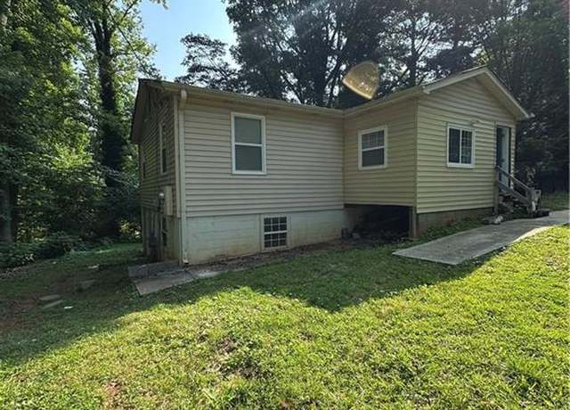 Property at 2750 Dogwood Creek Pkwy, Duluth, GA 30096, 3 beds, 2 baths