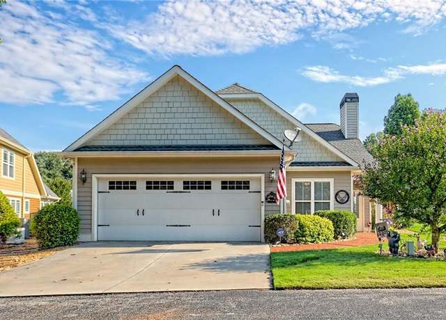 Property at 117 Village Green Way, Clarkesville, GA 30523, 3 beds, 2 baths
