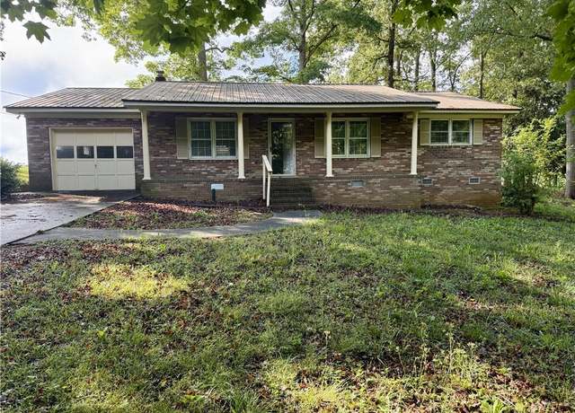 Property at 77 Cedar Creek Cir, Hartwell, GA 30643, 3 beds, 2 baths