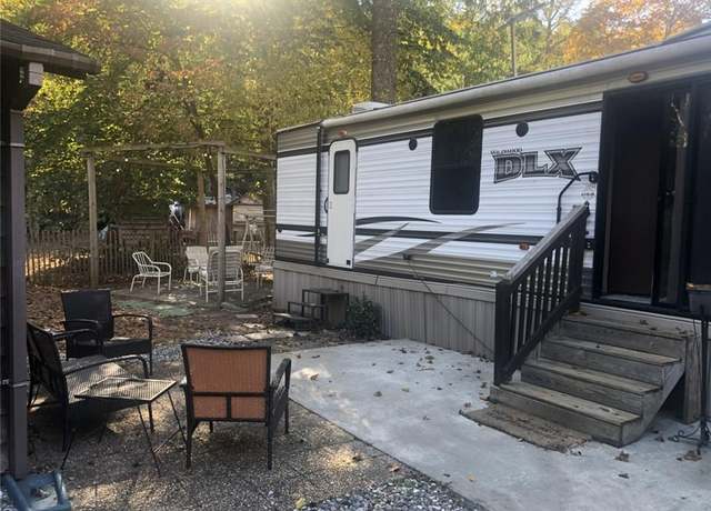 Property at 552 Riverside Dr, Cleveland, GA 30528, 2 beds, 1 bath