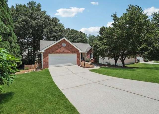 Property at 1535 Smoke Hill Dr, Hoschton, GA 30548, 5 beds, 3 baths