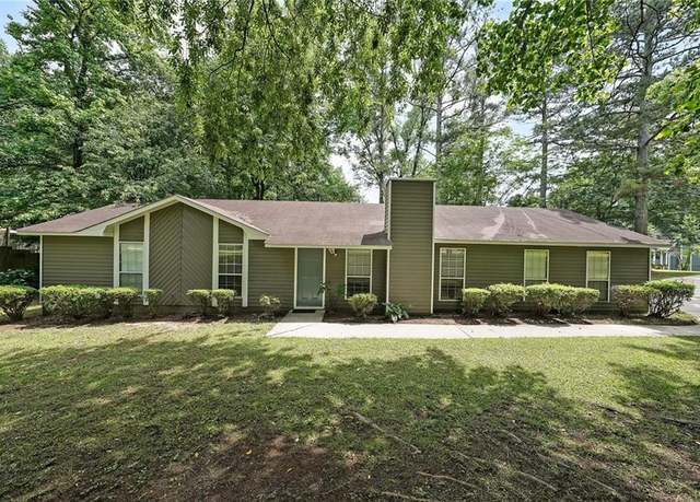 Property at 5807 Christopher Ln, Lithonia, GA 30058, 3 beds, 2 baths